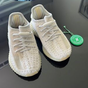 Adidas Yeezy Boost 350 V2 Light.